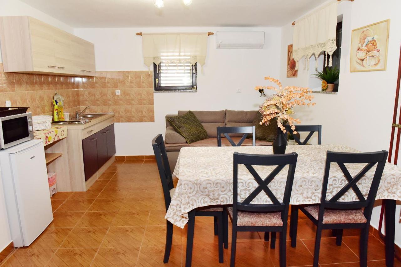 Apartman Bingo ヨスィト エクステリア 写真